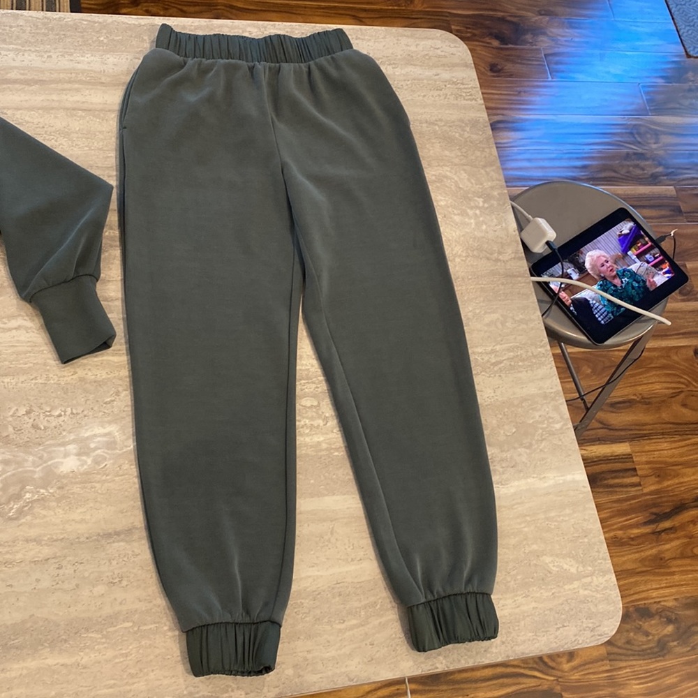 Express Casual 2-Piece Set, Size XXS fits like XS - Picture 9 of 14